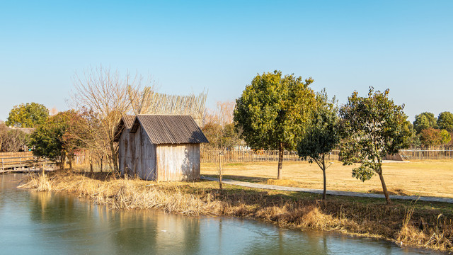 湖边小屋