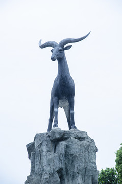 成都动物园羚羊雕塑