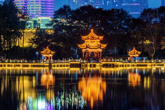 中国湖北襄阳古城襄阳公园夜景