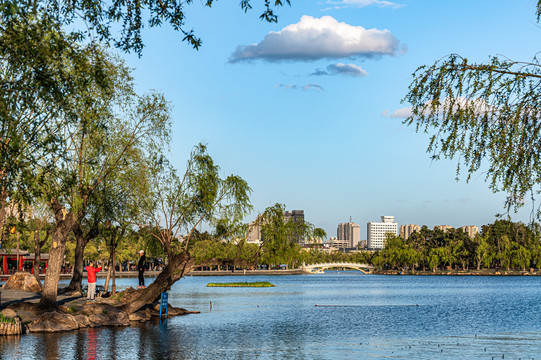 春季的中国长春南湖公园风景