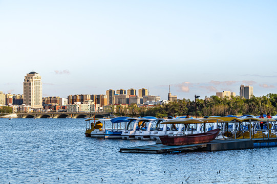 春季的中国长春南湖公园风景