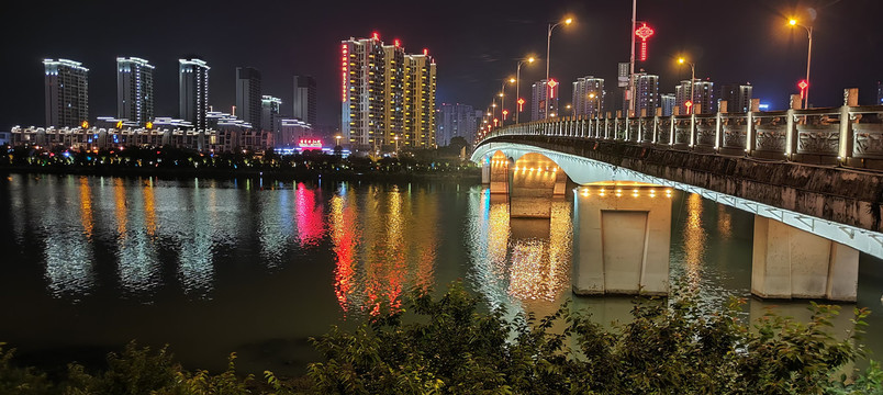 河畔夜景