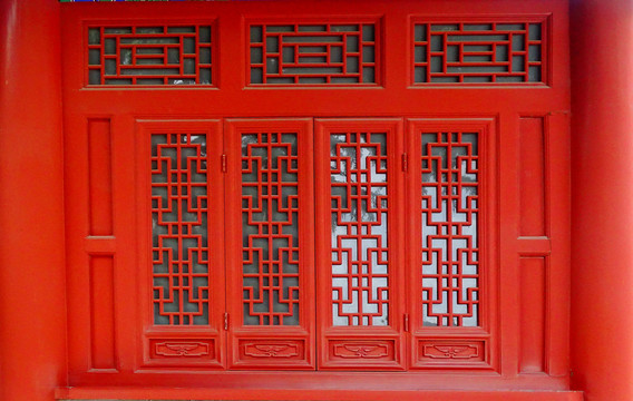 红色木门窗