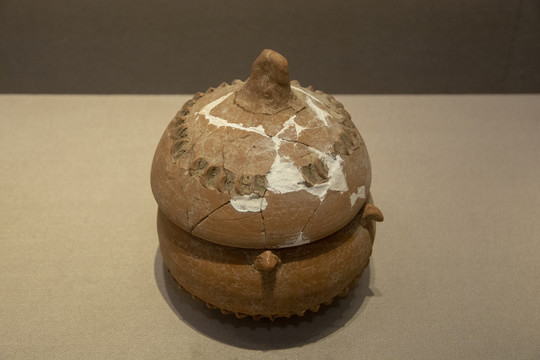 新石器时代带盖红陶罐