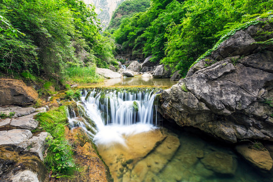 云台山潭瀑峡峡谷流瀑