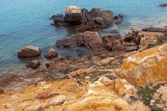海滩岩石