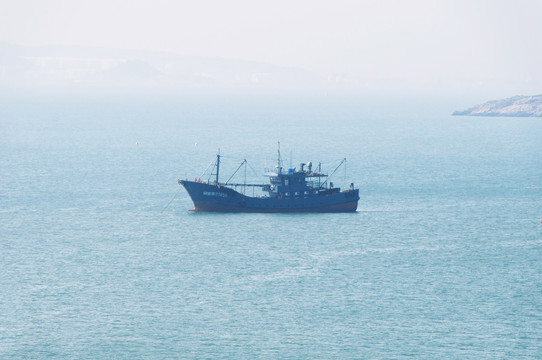 海中渔船风光