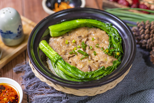 肉饼煲仔饭