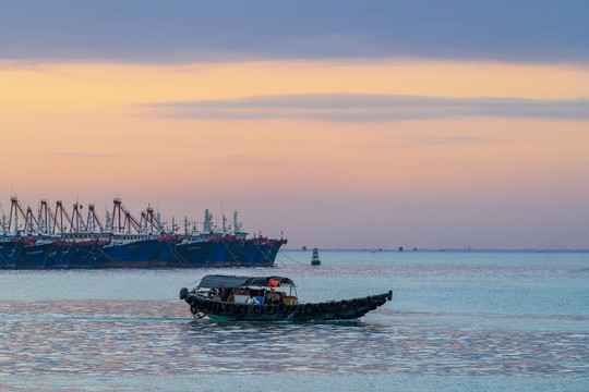 海港黄昏海景大图