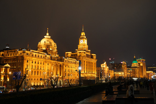 上海外滩老建筑夜景的灯光