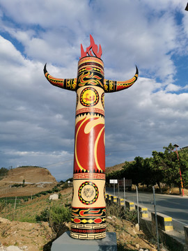 彝族之乡民族主题雕塑图腾景观柱