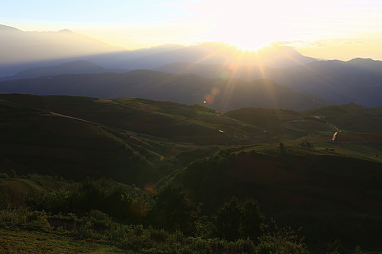 东川红土地锦秀园