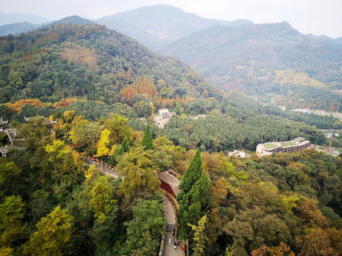 秋天的山岭