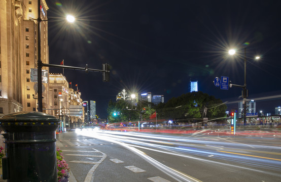 上海外滩车流光影夜景