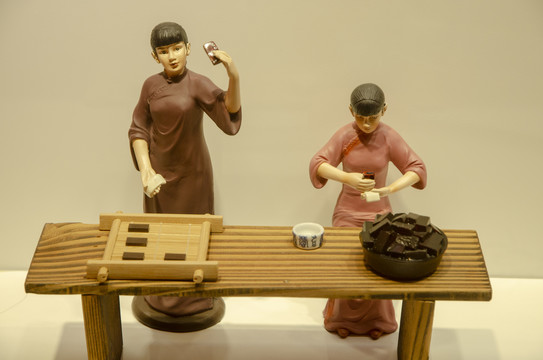 古代女性手工制作场景