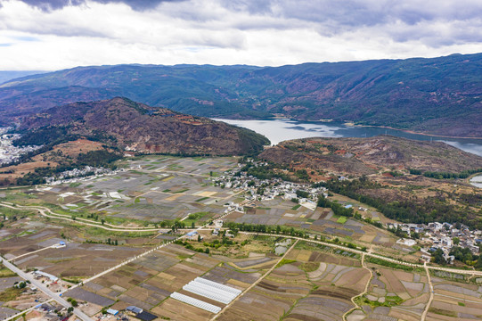 航拍云南大理的田野