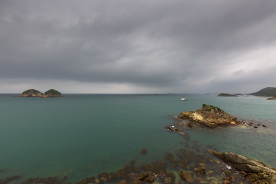 暴风雨前的大海