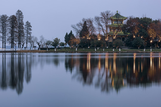 中国湖北武汉东湖风景区行吟阁亭