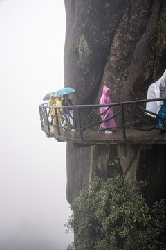 雨雾中的中国江西上饶三清山风光