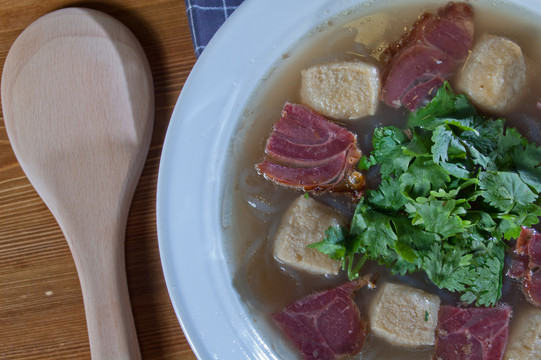 牛肉粉丝汤特写