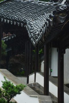 屋檐雨