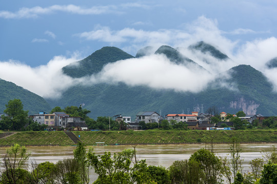 云雾山村