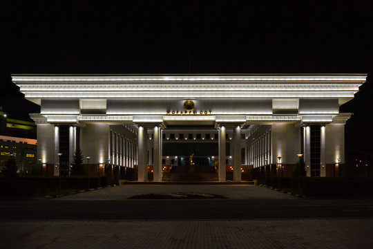 哈萨克斯坦最高法院