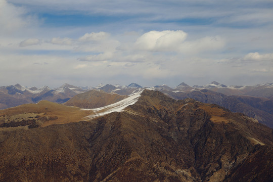 航拍高原雪山