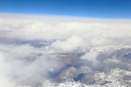 航拍高原雪山