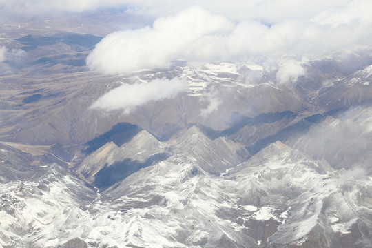 航拍高原雪山