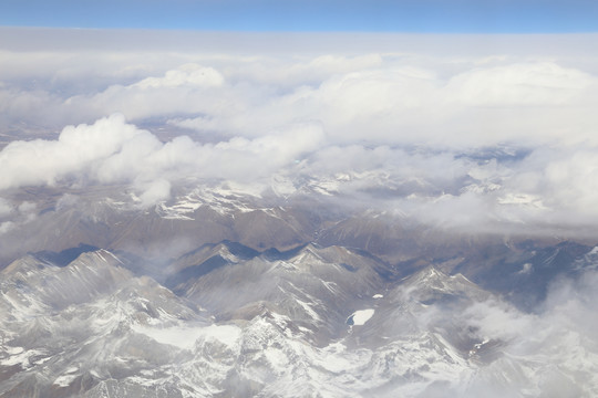 航拍高原雪山