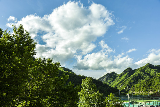 青山绿水蓝天白云