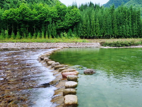 人造水景曲线石步