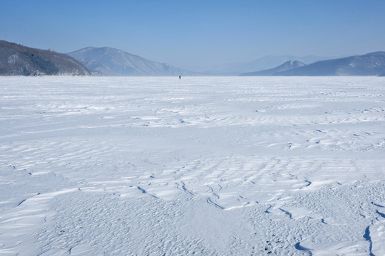 雪景灯塔冰面