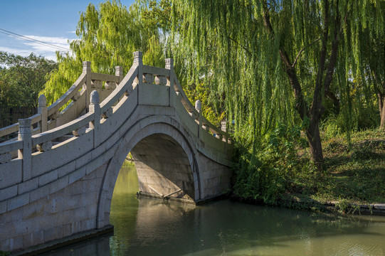 中式园林石拱桥