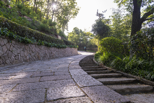 山间石板路