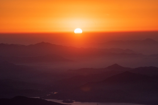 泰山日出朝霞