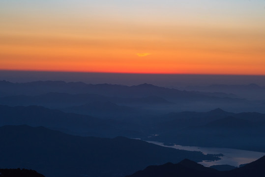 泰山日出朝霞