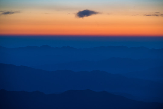 泰山日出朝霞