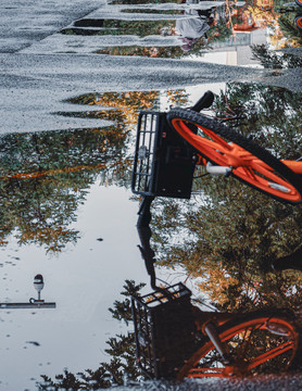 雨后城市倒影