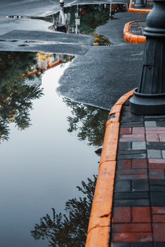 雨后城市倒影