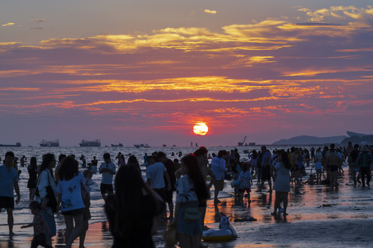 海滩日落大图