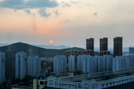 城市晚霞天空