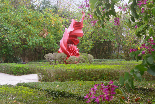 深圳园博园红色海螺雕塑