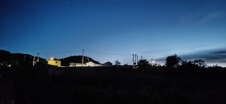 山村遠景