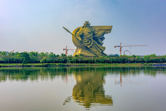 湖北荆州关公义园关公纪念塑像