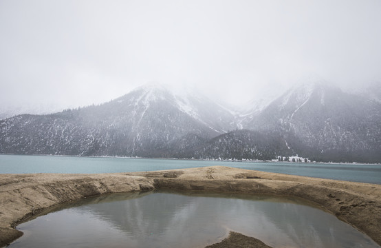 然乌湖雪山湖泊