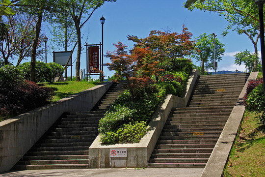 颛顼广场入口台阶