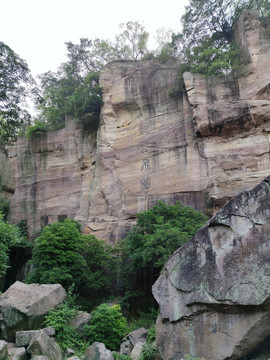 莲花山山崖