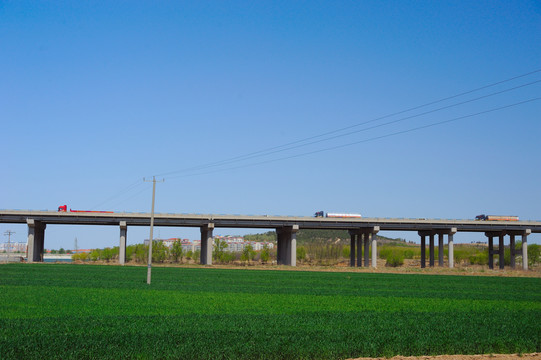 高速公路大货车